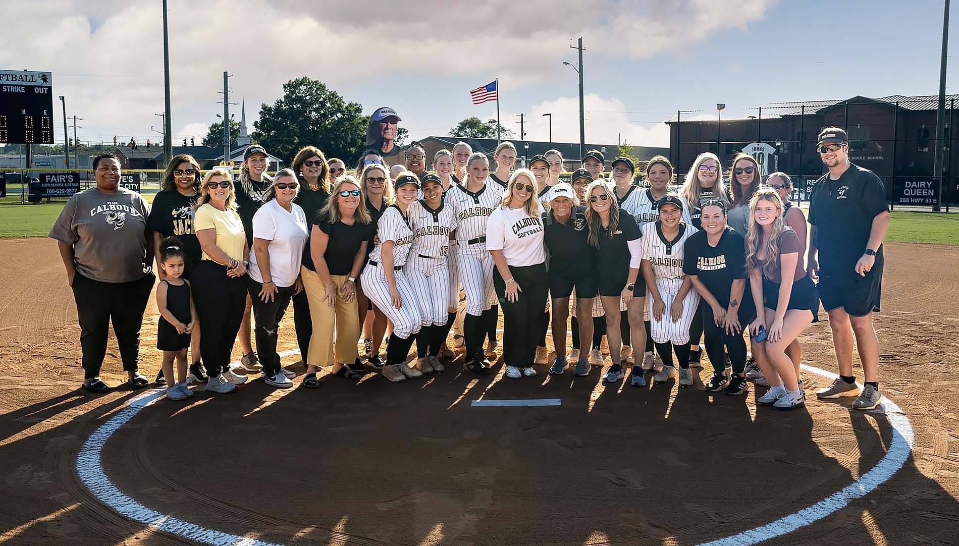diane smith with softball team