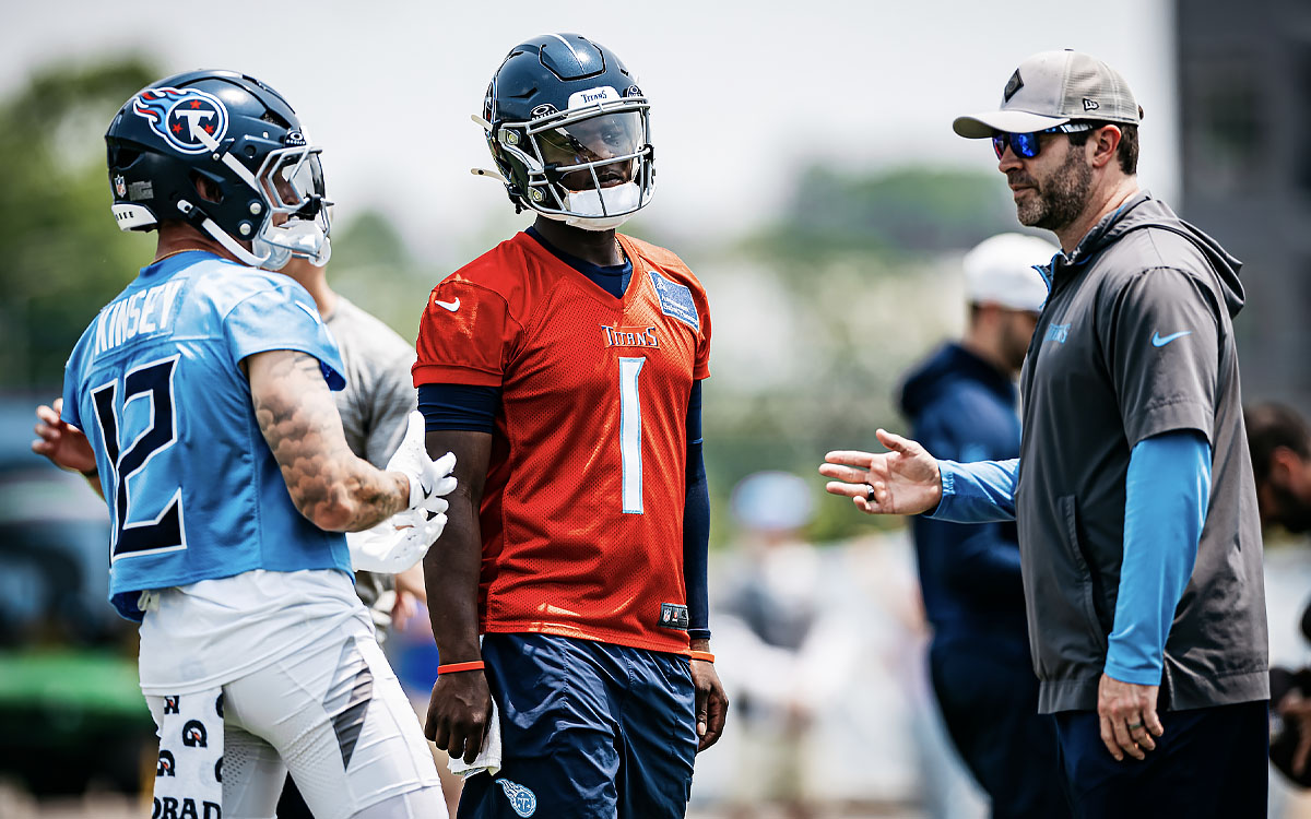 Kinsey left with Titans quarterback Cam Ward and head coach Brian Callahan during minicamp.