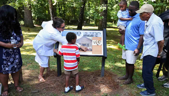 Steve Briggs presents staff with award